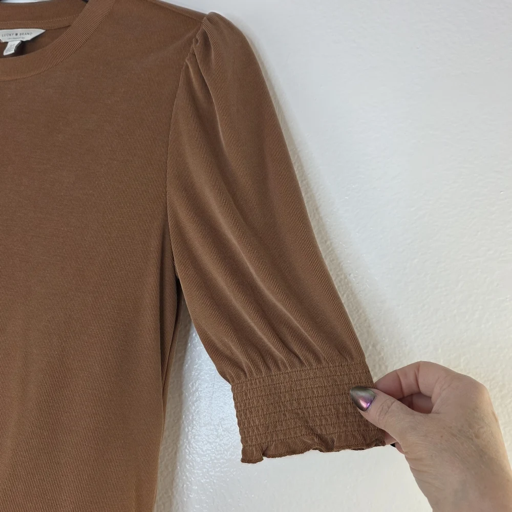 Lucky Brand Tan Crew Neck Puff Sleeve Silky Ribbed Blouse Size Small